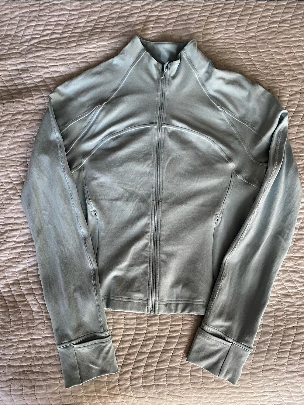 Lululemon Nulu™ Cropped Define Jacket
Powder Blue - Size 12